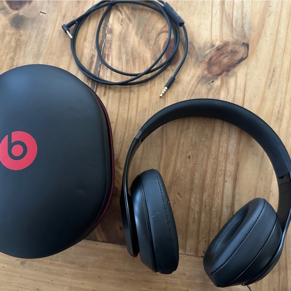 Beats by Dre Other - Black Studio 3 wireless beats